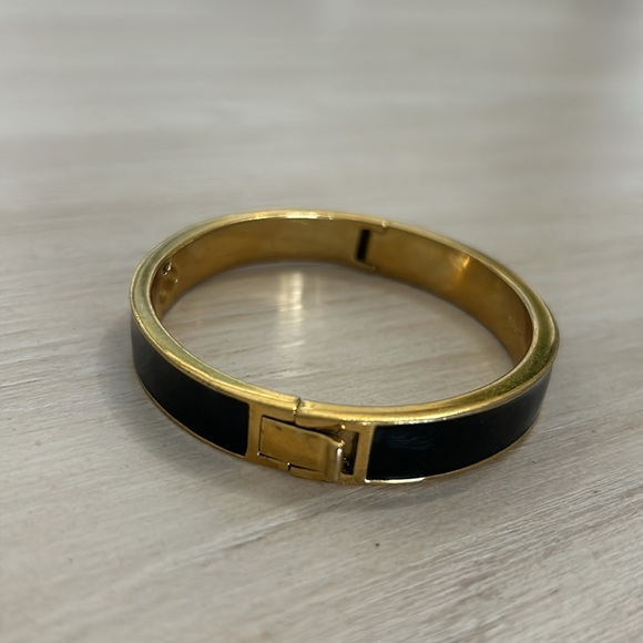 KATE SPADE BLACK/GOLD HOLE PUNCH SPADE BANGLE BRACELET - Picture 3 of 5